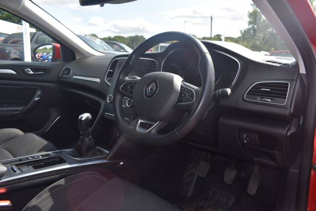 2019 Renault Megane 1.3 TCe Iconic Sport Tourer Euro 6 (s/s) 5dr