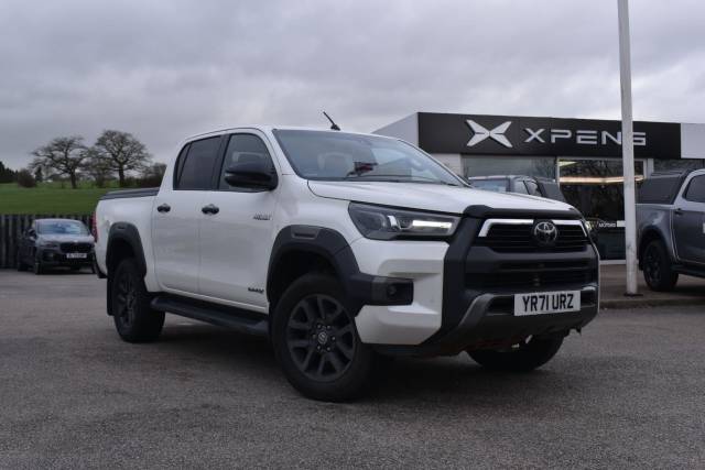 Toyota Hilux 2.8 D-4D Invincible X 4WD Euro 6 (s/s) 4dr Pickup Diesel White