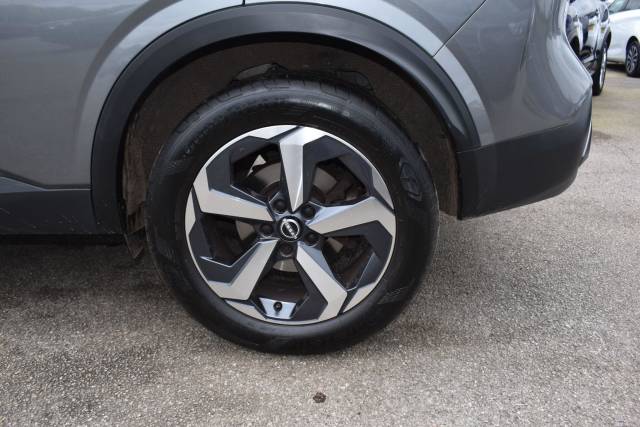 2023 Nissan Qashqai 1.3 DIG-T MHEV N-Connecta XTRON Euro 6 (s/s) 5dr