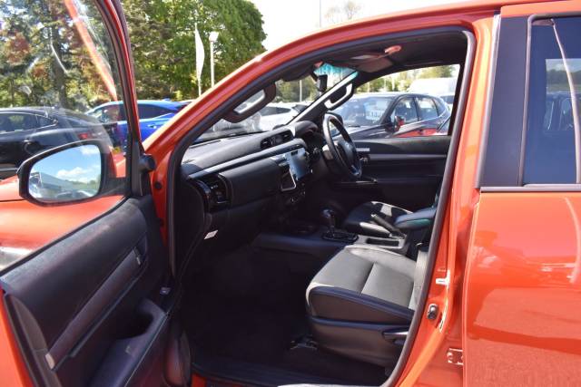 2023 Toyota Hilux 2.8 D-4D Invincible X Auto 4WD Euro 6 (s/s) 4dr