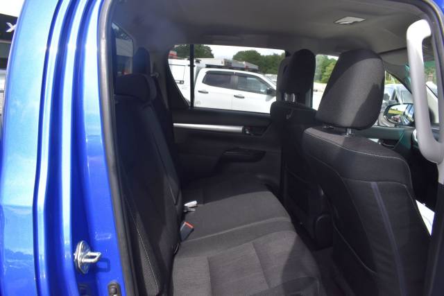 2018 Toyota Hilux 2.4 D-4D Invincible Auto 4WD Euro 6 (s/s) 4dr (TSS)