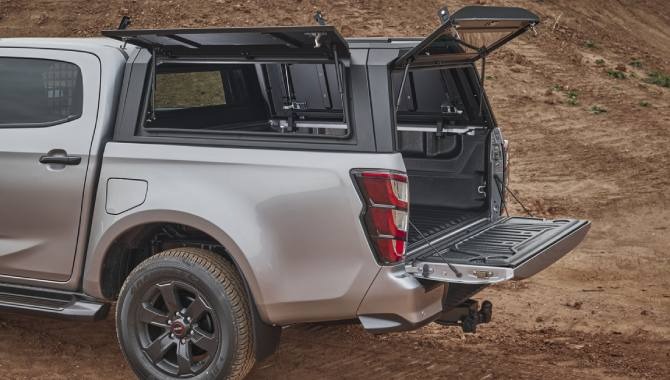 Isuzu D-Max V-Cross Commercial - Interior